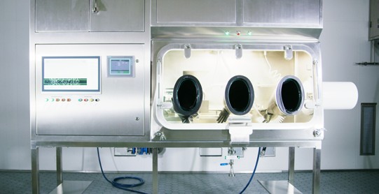 Example of a powder inspection system integrated into an isolator.